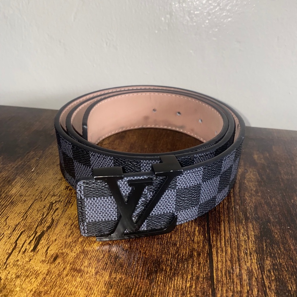 Luis Vuitton Belt - Picture 3 of 3